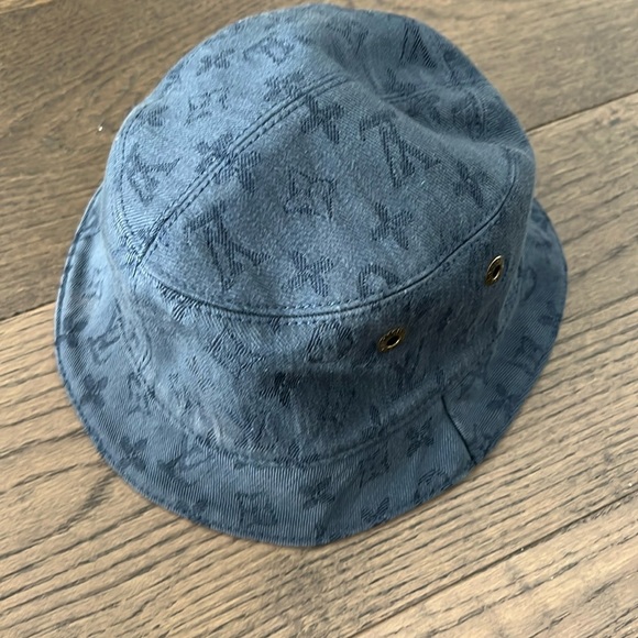 bucket hat - Picture 1 of 3